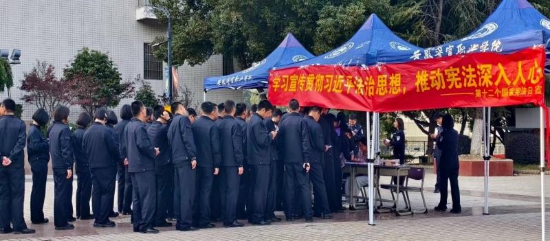 知法守法拒欺凌   宪法伴我共前行 